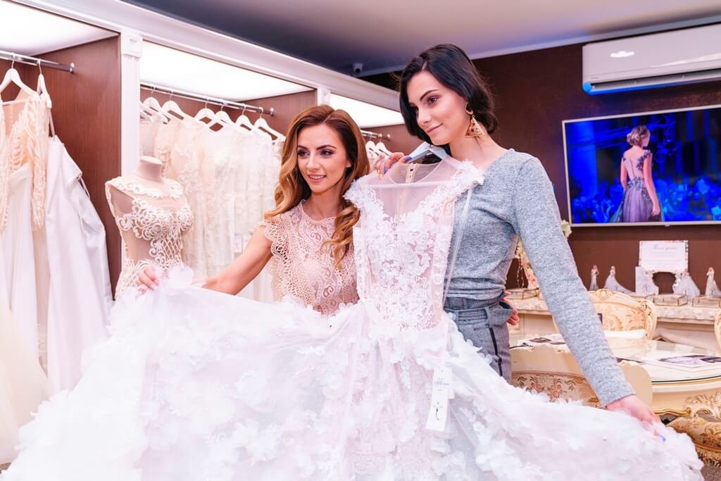 Радослава Лазарова по време на индивидуална консултация в сватбен център My Wedding.