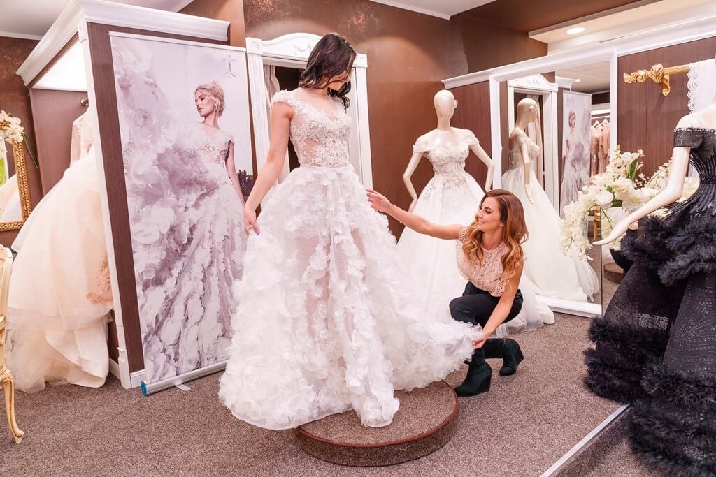 Радослава Лазарова по време на индивидуална консултация в сватбен център My Wedding.