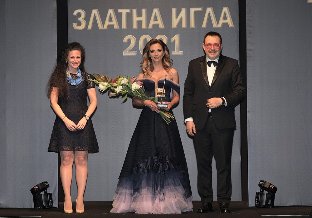 Радослава Лазарова спечели „Златна игла 2021“ в категория „Дизайнер на годината“