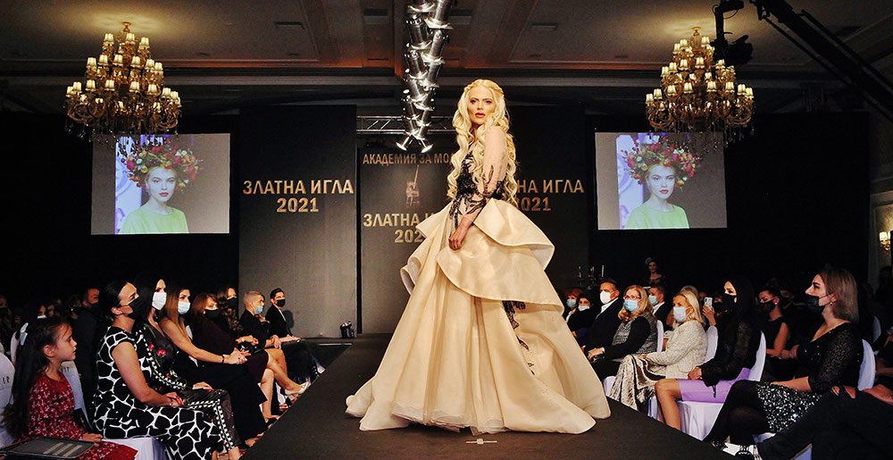 Радослава Лазарова спечели „Златна игла 2021“ в категория „Дизайнер на годината“